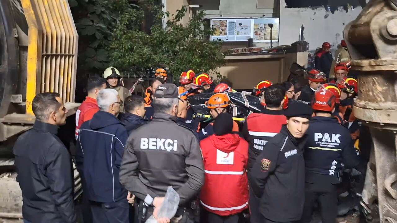 Enkaz altındaki son kişi çıkarıldı! Ölü sayısı 5’e yükseldi 12